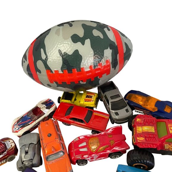 Vintage Hot Wheels Matchbox Die Cast Toy Car 38 Collection Snoopy Figure - Picture 2 of 10